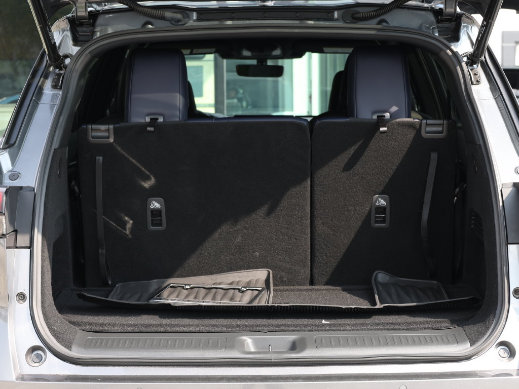 Certified 2026 INFINITI QX60 Sport w/ Dark Cargo Package AWD/4WD image 8