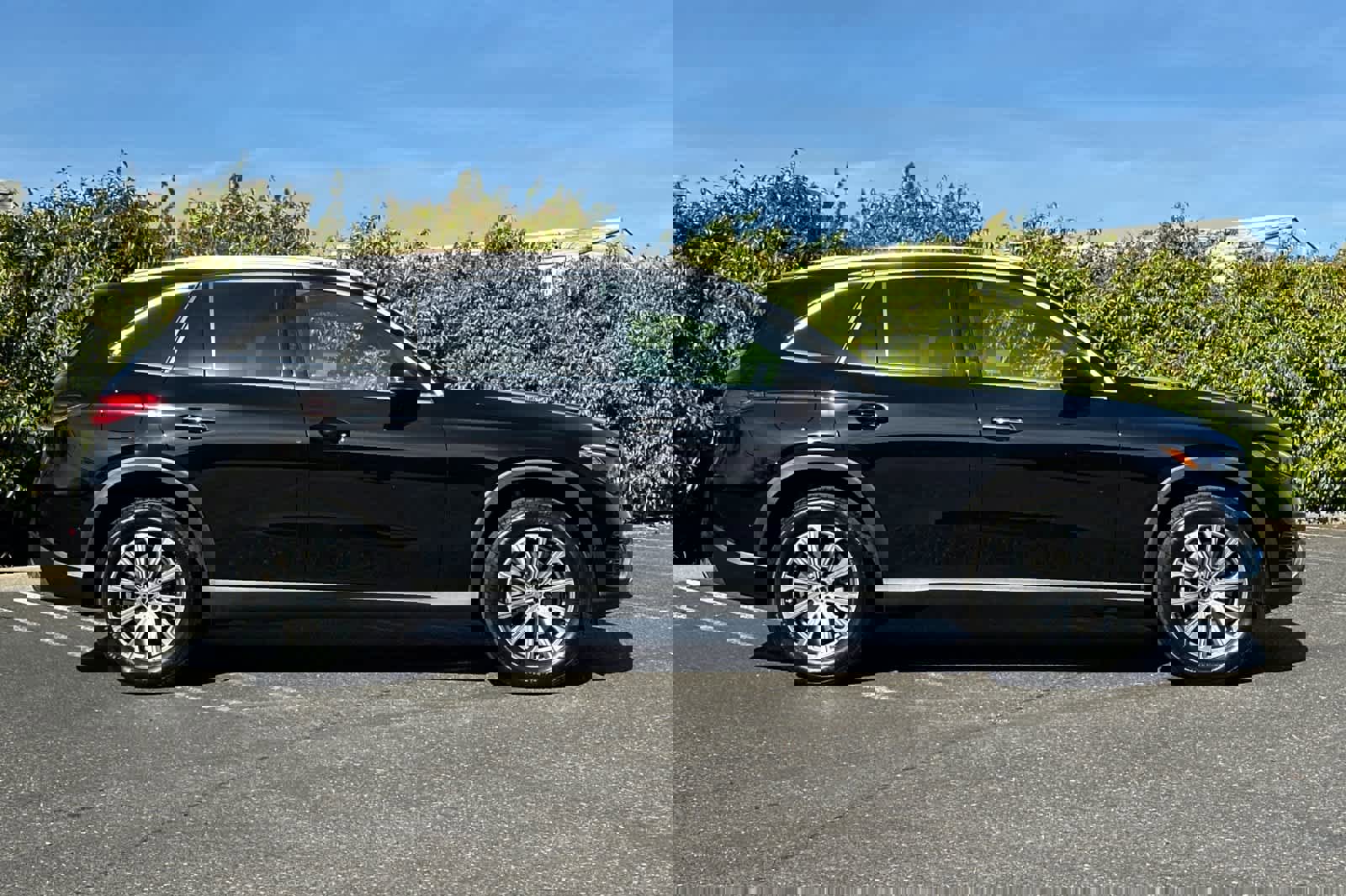 Certified 2026 Mercedes-Benz GLC 300 image 2