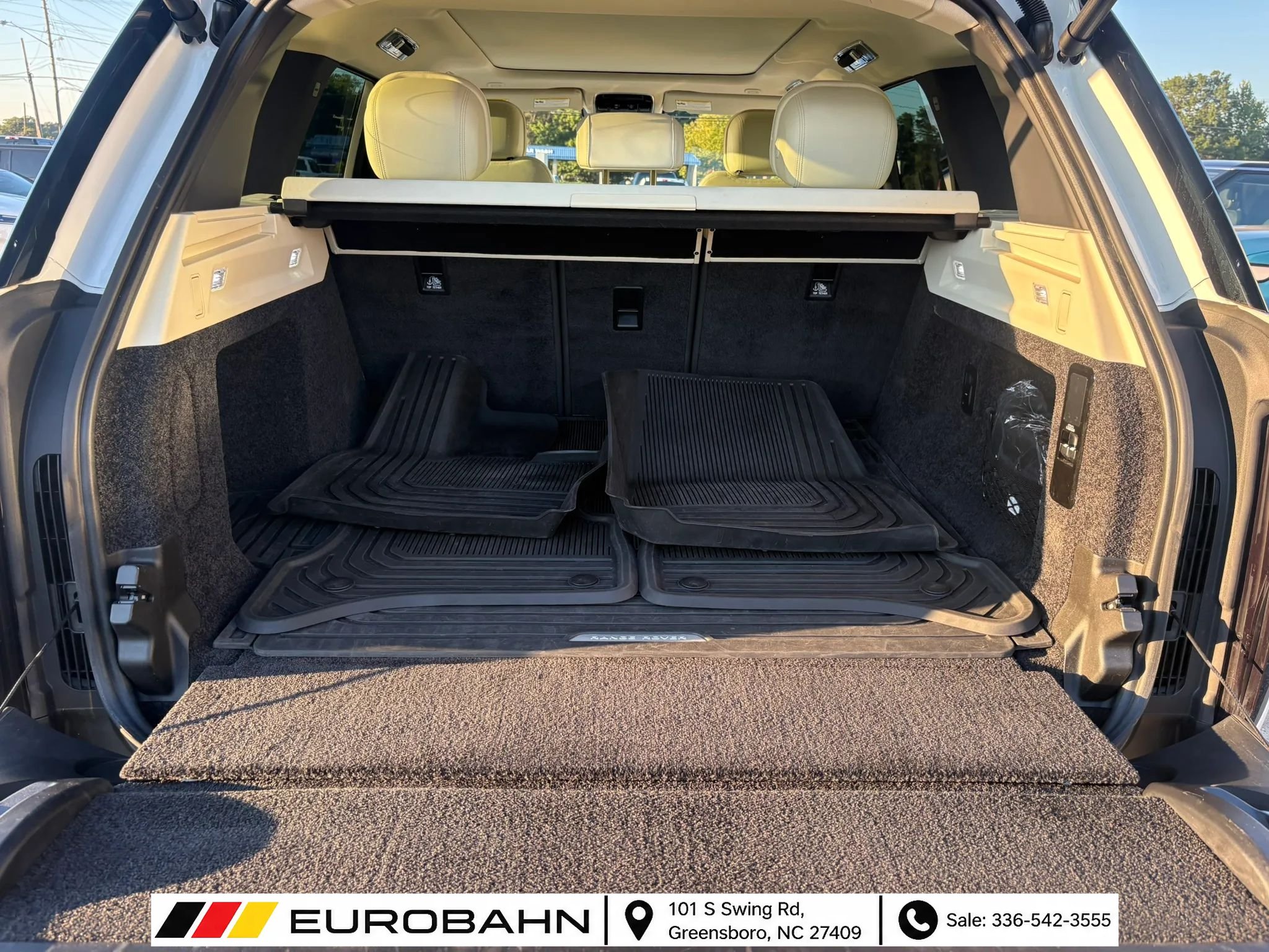 Used 2025 Land Rover Range Rover SE AWD/4WD image 39