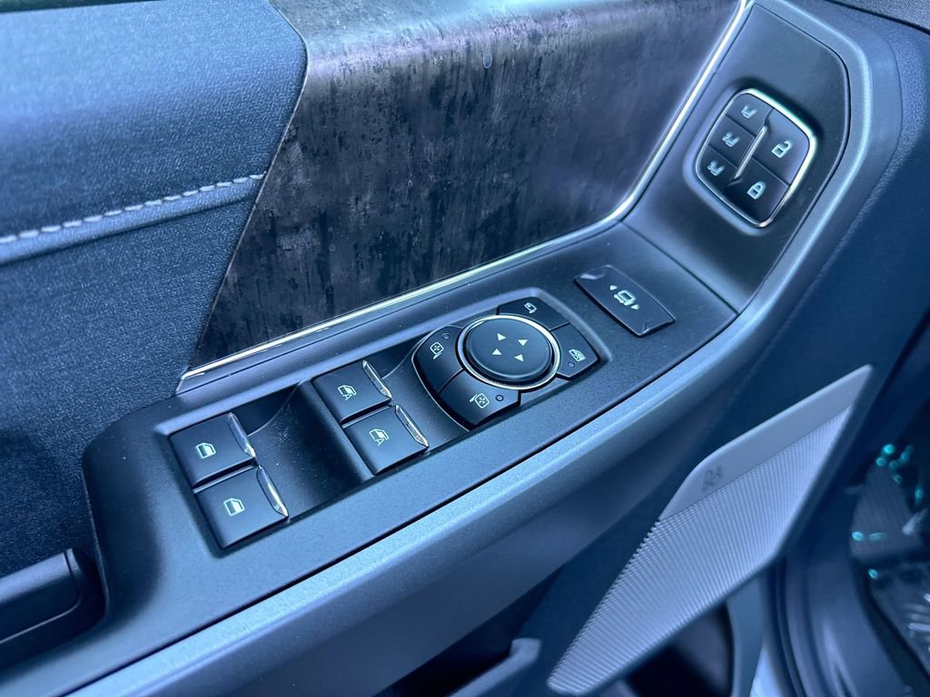 New 2025 Ford F350 Lariat w/ Lariat Ultimate Package image 16