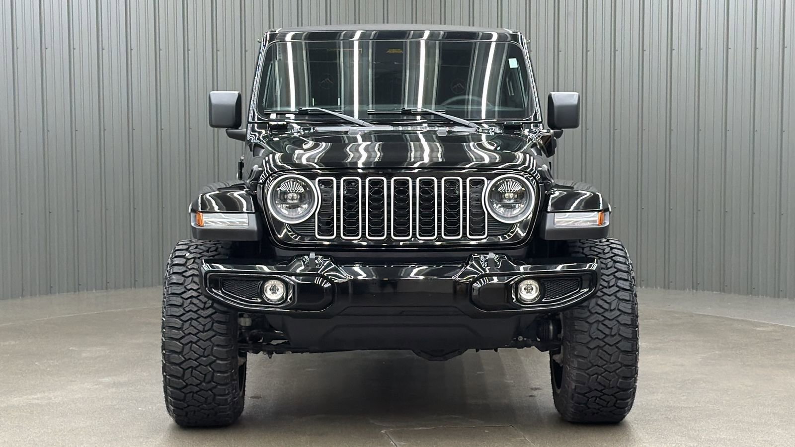 Used 2025 Jeep Wrangler Unlimited Sahara w/ Safety Group AWD/4WD image 8
