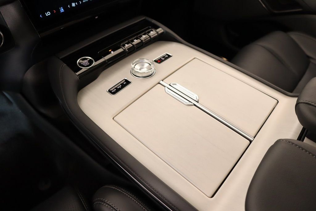 New 2025 Lincoln Navigator Reserve image 8