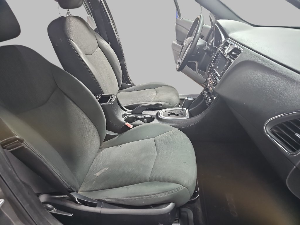 Used 2011 Chrysler 200 Touring FWD image 13