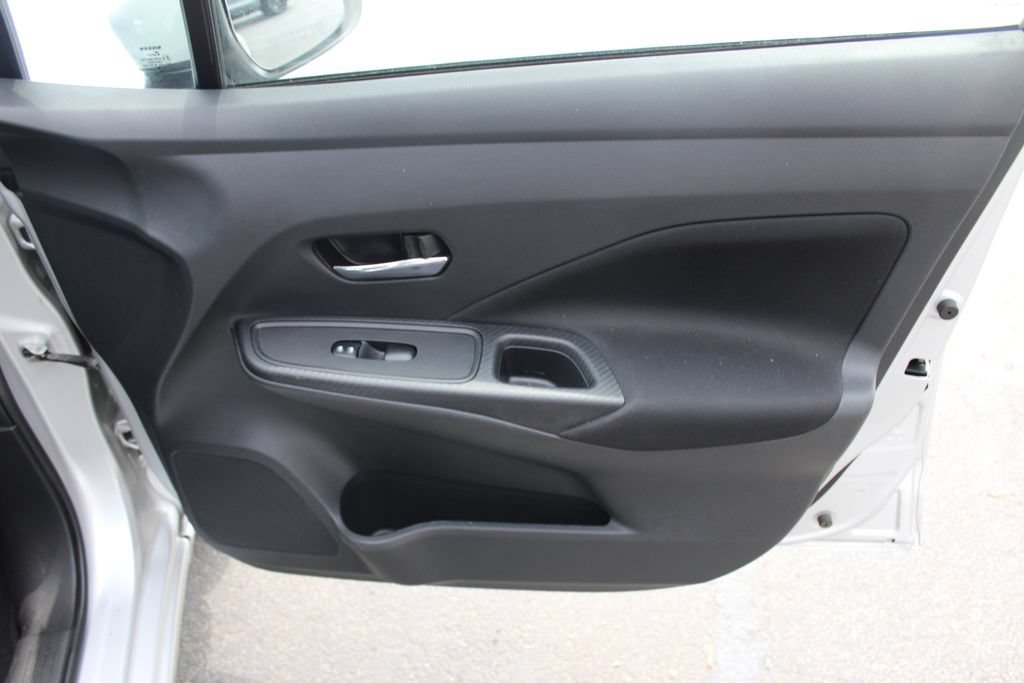 Used 2021 Nissan Versa SV FWD image 38
