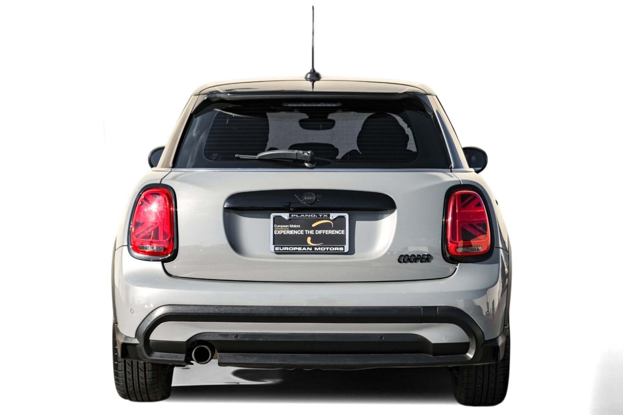 Used 2022 MINI Cooper 4-Door Hardtop w/ Signature Upholstery Package image 9