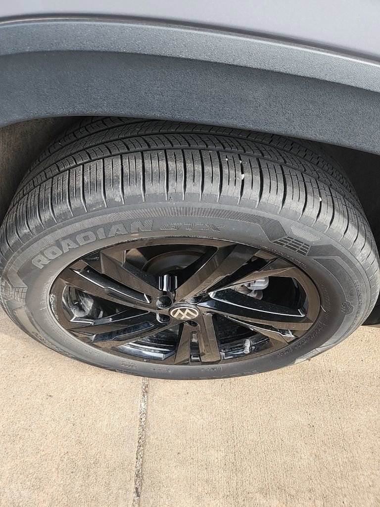 Used 2024 Volkswagen Atlas Cross Sport SEL R-Line image 15