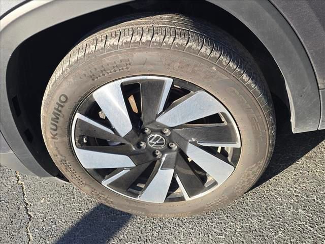 Used 2025 Volkswagen Atlas Cross Sport SE AWD/4WD image 17