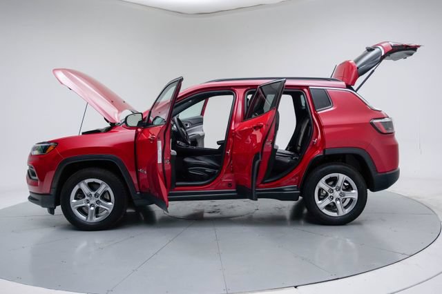 Used 2024 Jeep Compass Latitude AWD/4WD image 19