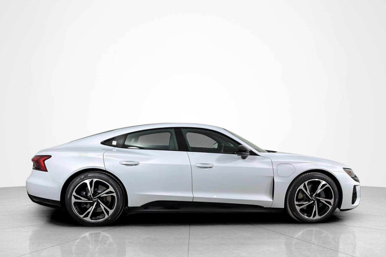 Used 2024 Audi e-tron GT Premium Plus image 6