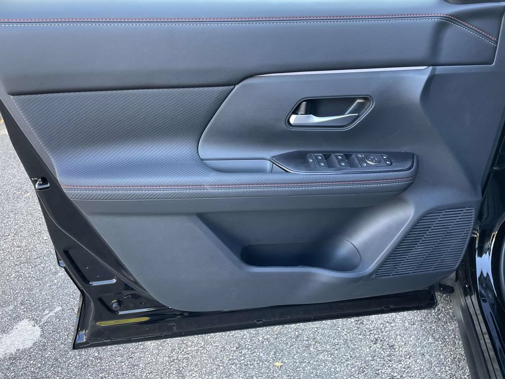 New 2026 Nissan Kicks SR w/ SR Premium Package FWD image 13