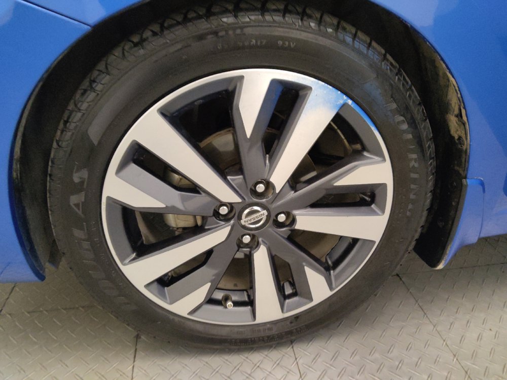 Used 2020 Nissan Versa SR FWD image 31