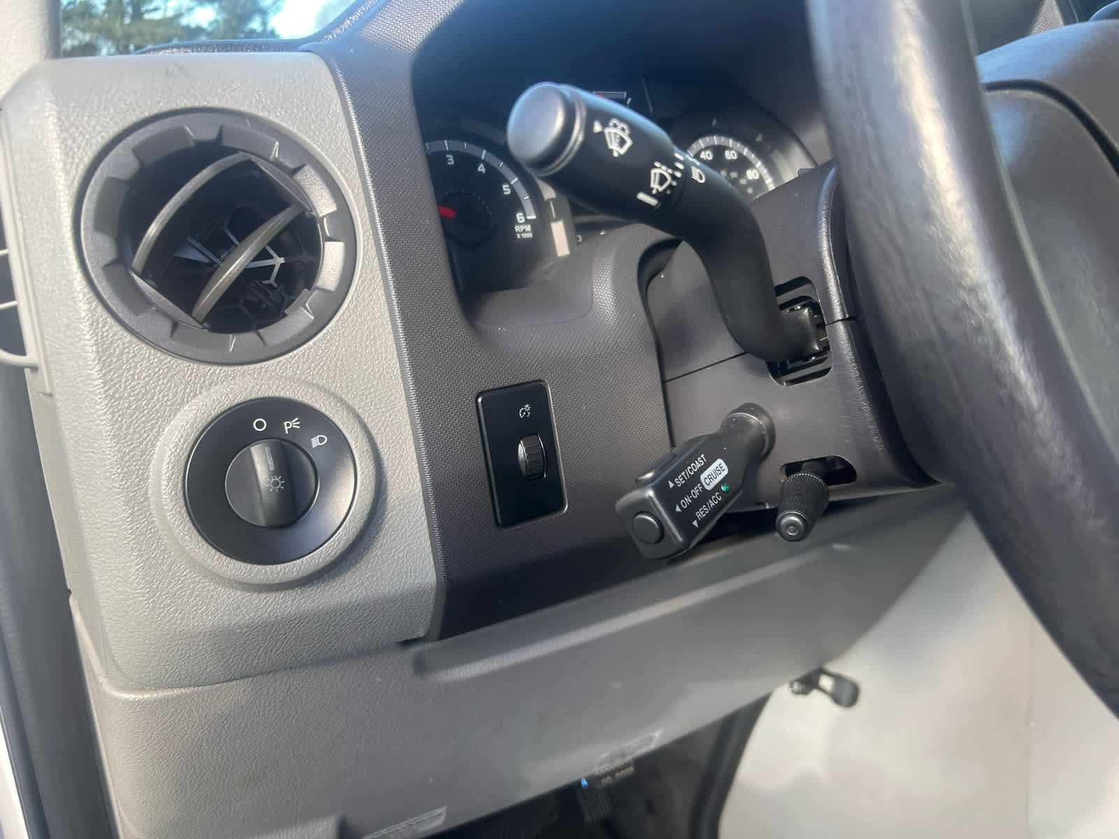 Used 2012 Ford E-250 and Econoline 250 Extended w/ PWR Group RWD image 9
