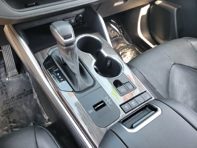 Used 2021 Toyota Highlander Limited FWD image 18