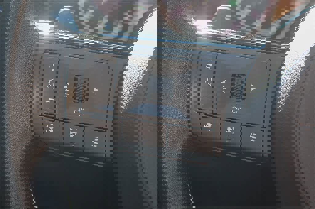 Used 2023 Nissan Rogue SV image 32