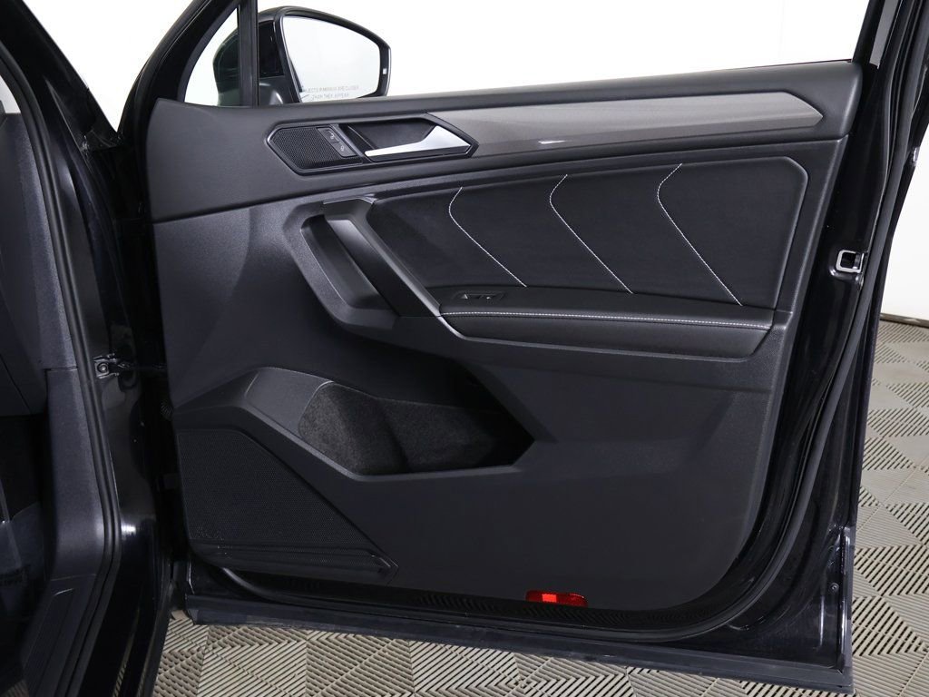 Used 2023 Volkswagen Tiguan SE image 23