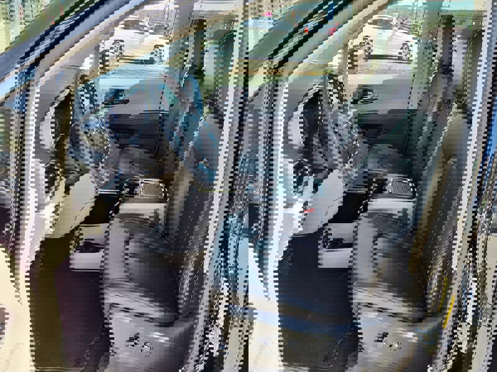 Used 2024 Chrysler Pacifica Touring-L image 12