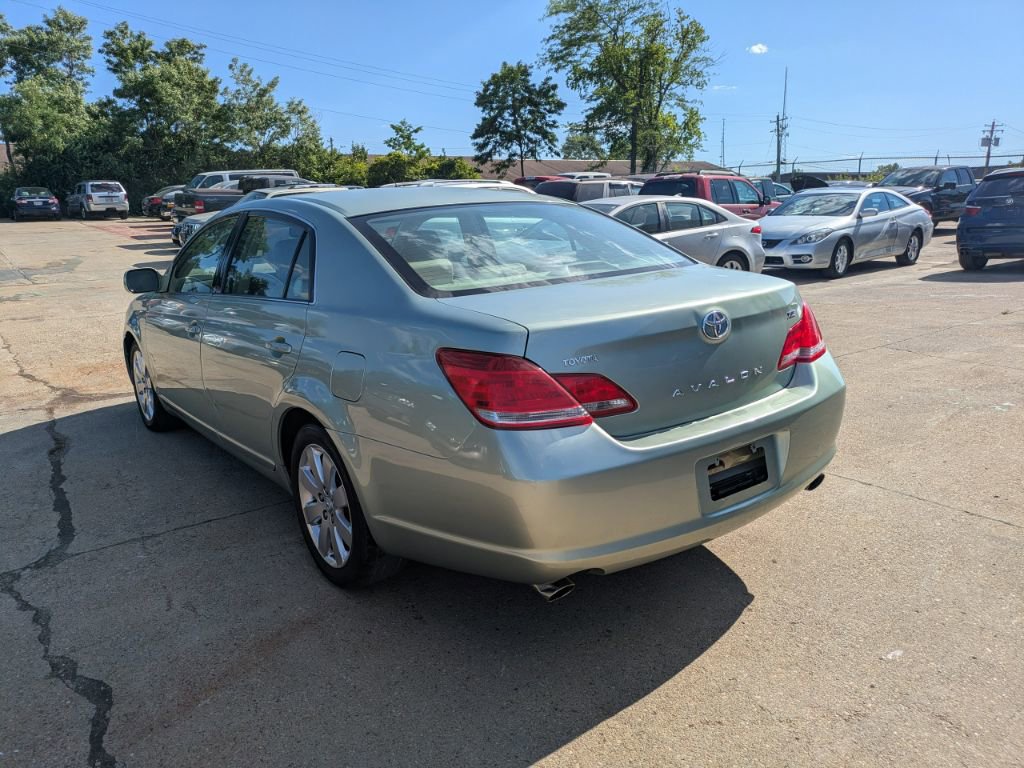 Used 2005 Toyota Avalon XLS FWD image 7