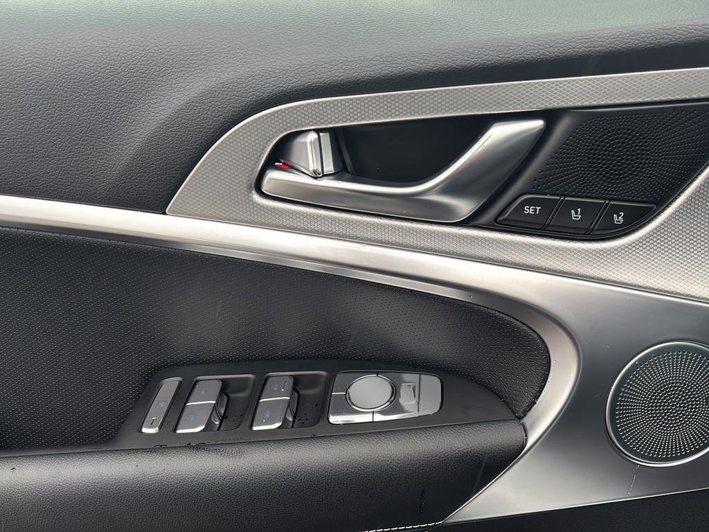 Used 2026 Genesis G70 2.5T Prestige image 17