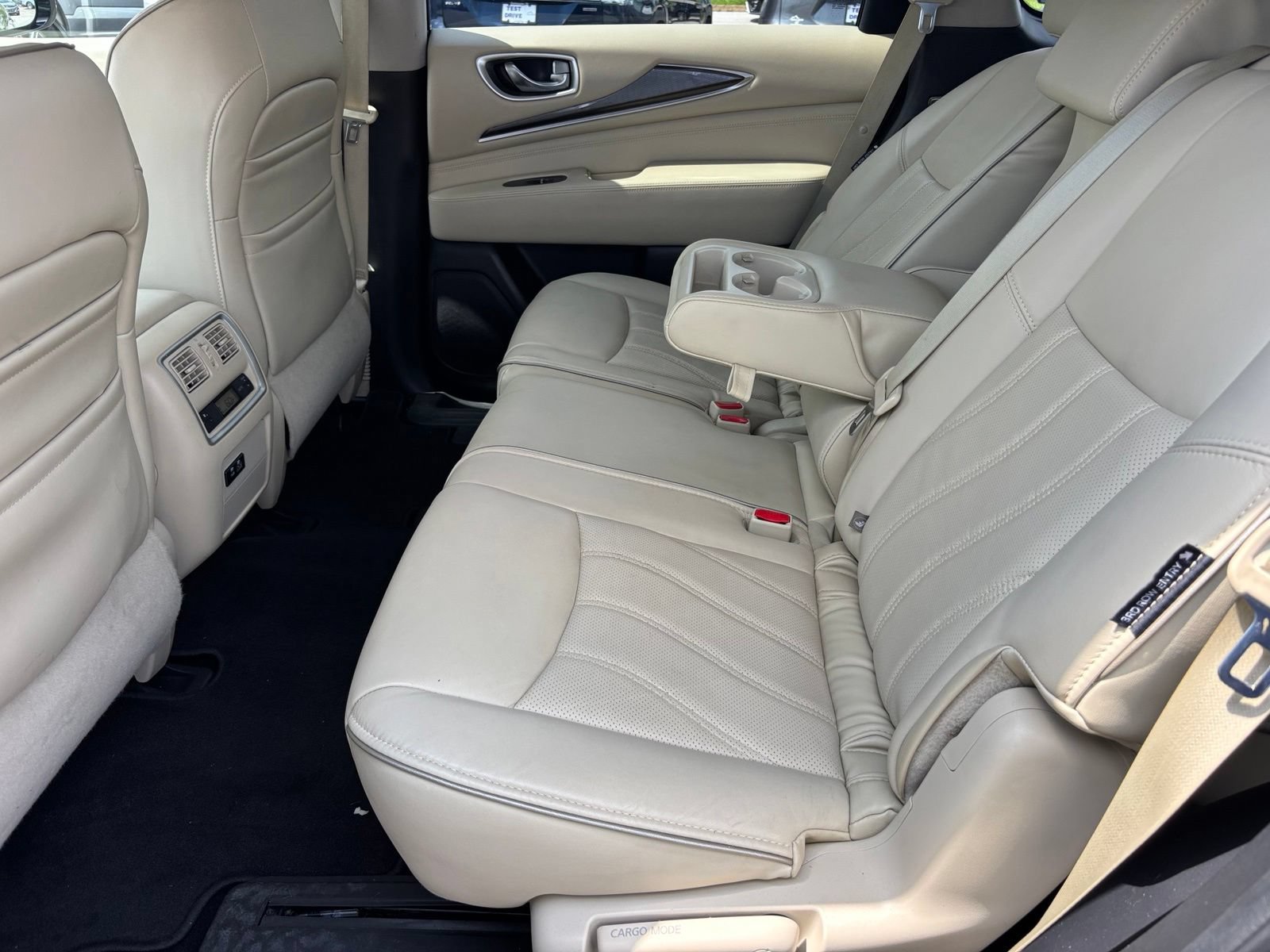 Used 2019 INFINITI QX60 Luxe w/ Essential Package FWD image 8