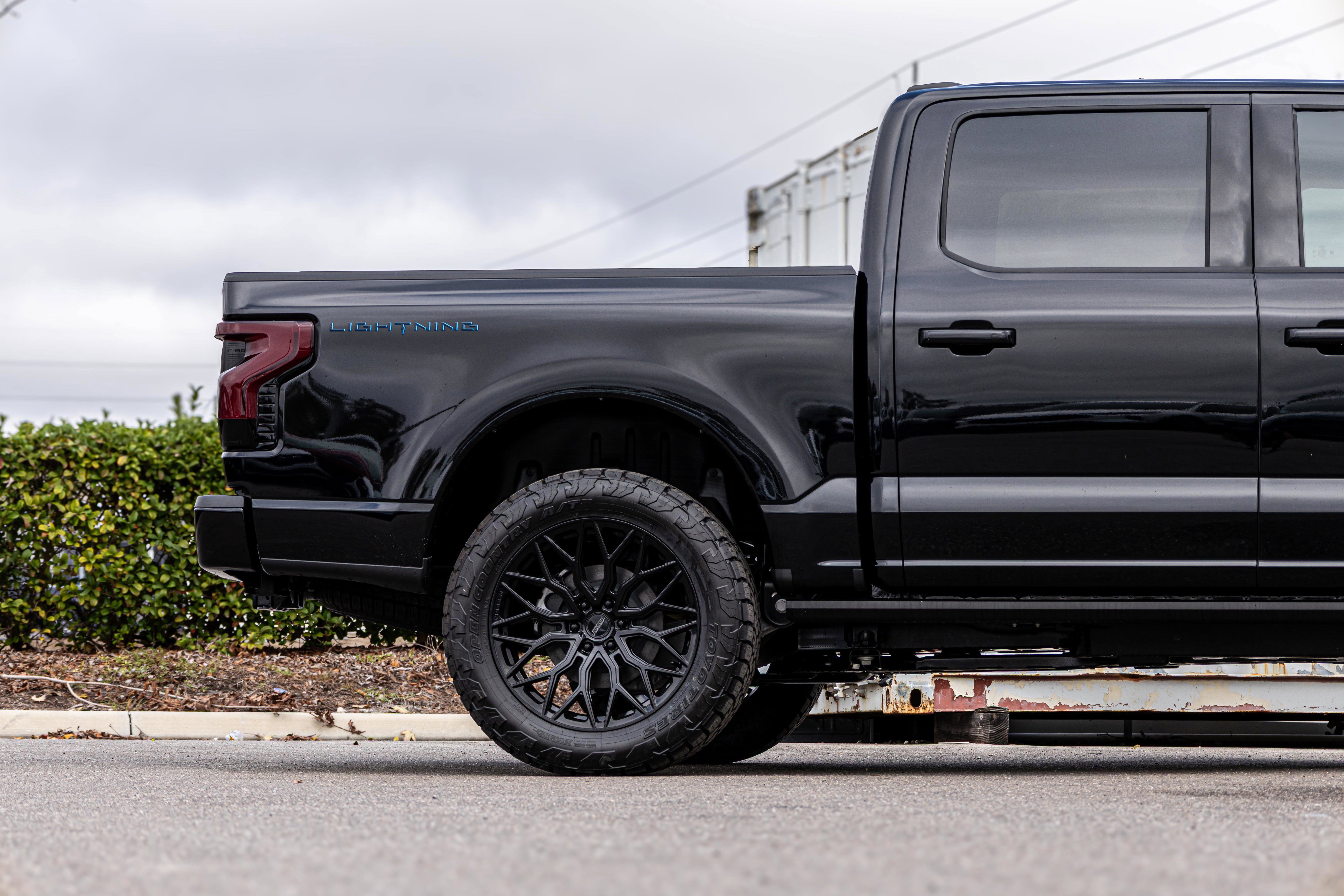 New 2025 Ford F150 Lightning Platinum image 23