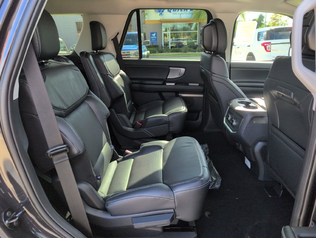 New 2027 Ford Expedition Platinum RWD image 15