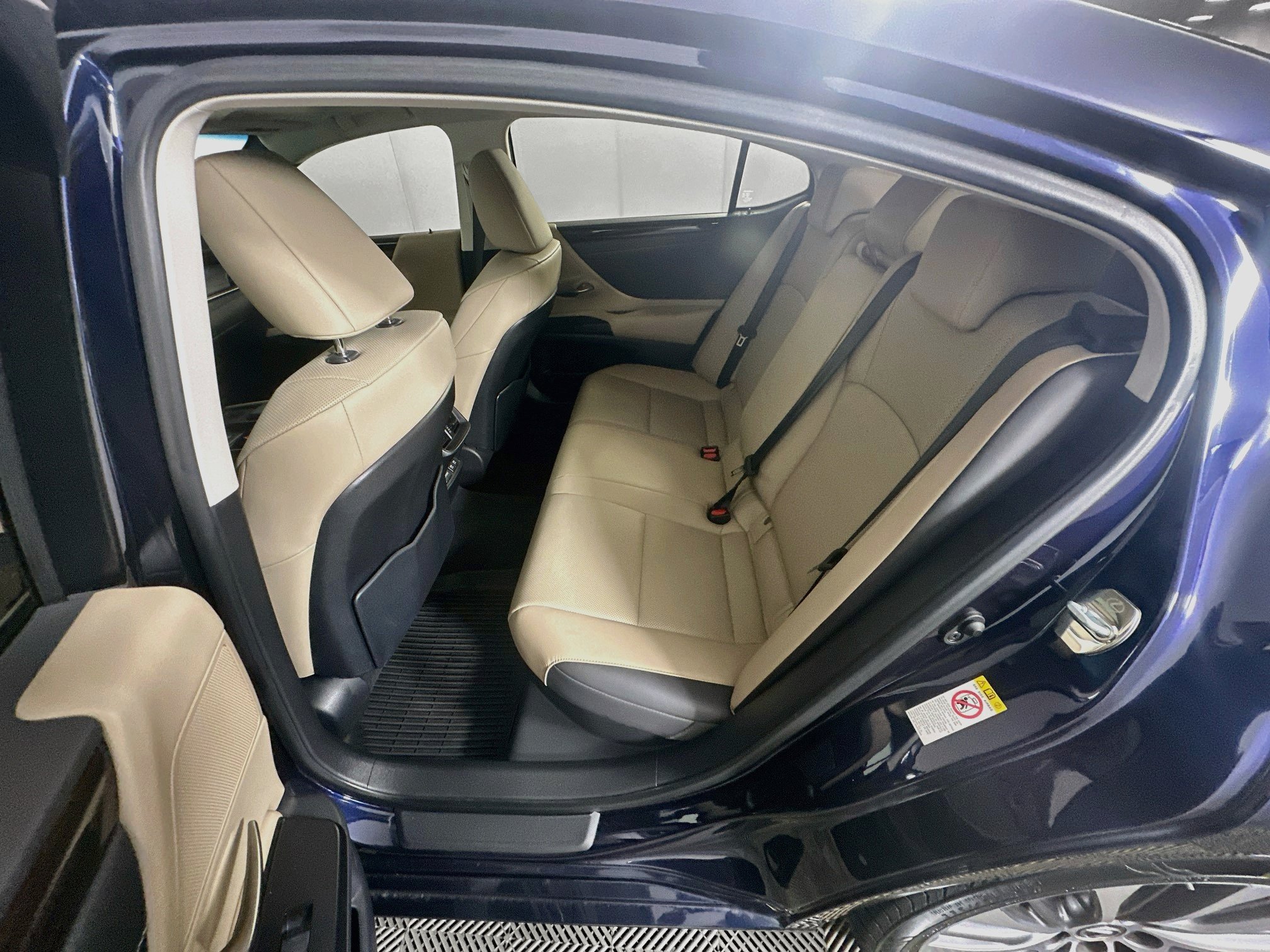 Used 2019 Lexus ES 300h w/ Premium Package FWD image 28