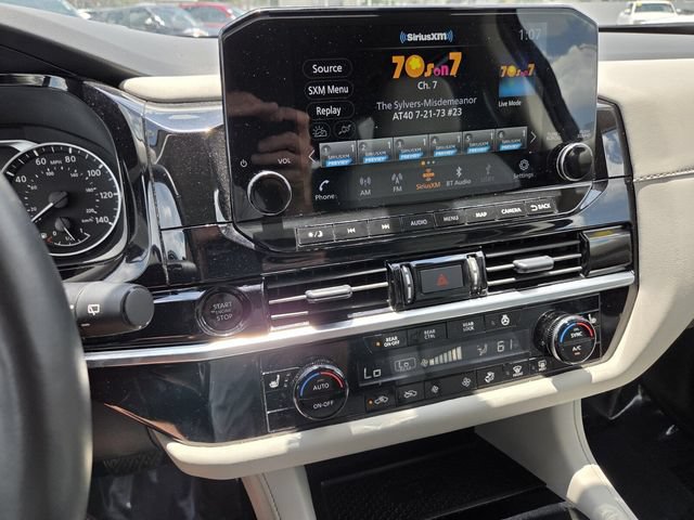 Used 2025 Nissan Pathfinder SL FWD image 24