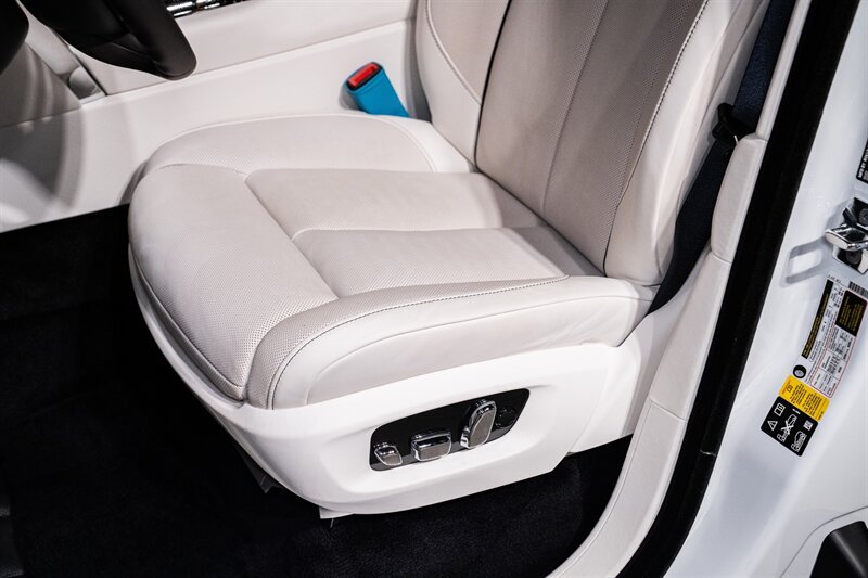Used 2023 Rolls-Royce Cullinan w/ Cullinan Package AWD/4WD image 11
