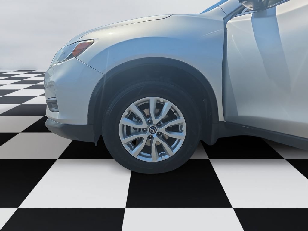 Used 2018 Nissan Rogue SV w/ Sun & Sound Touring Package AWD/4WD image 14