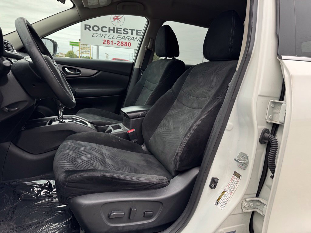 Used 2015 Nissan Rogue SV FWD image 5