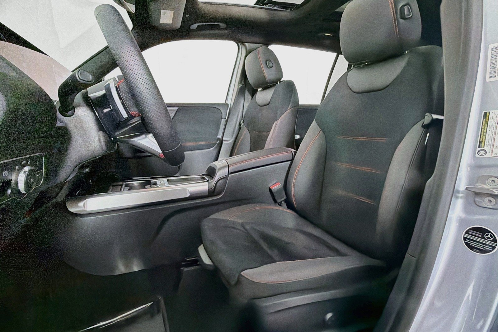 Used 2025 Mercedes-Benz GLB 250 image 16