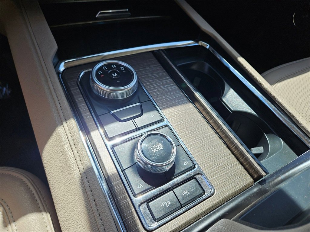 Used 2024 Ford Expedition Limited image 20