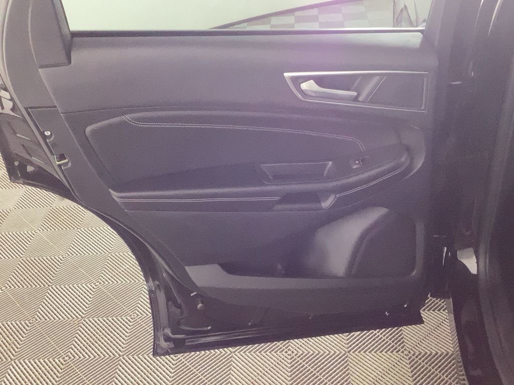 Used 2022 Ford Edge Titanium image 14