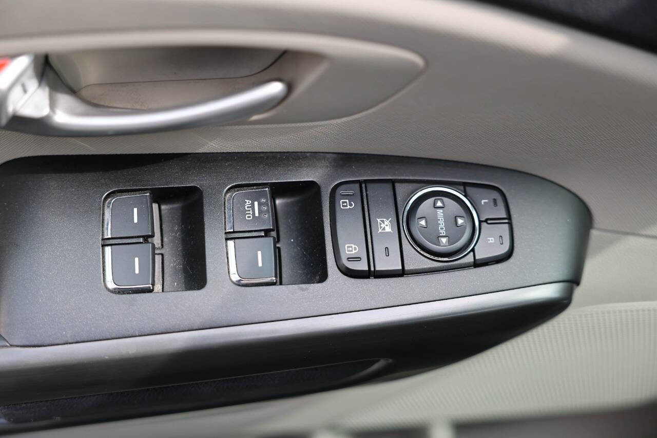 Used 2019 Kia Sedona L FWD image 16