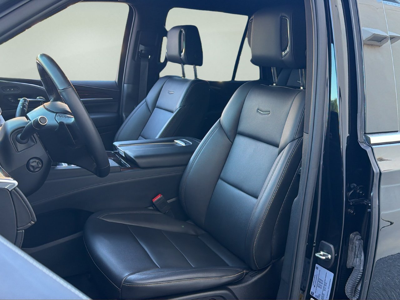 Used 2023 Cadillac Escalade Luxury RWD image 11