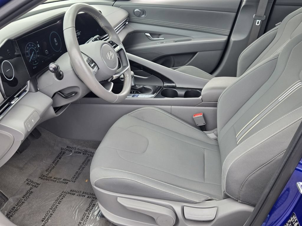 Certified 2025 Hyundai Elantra SEL w/ Cargo Package FWD image 10