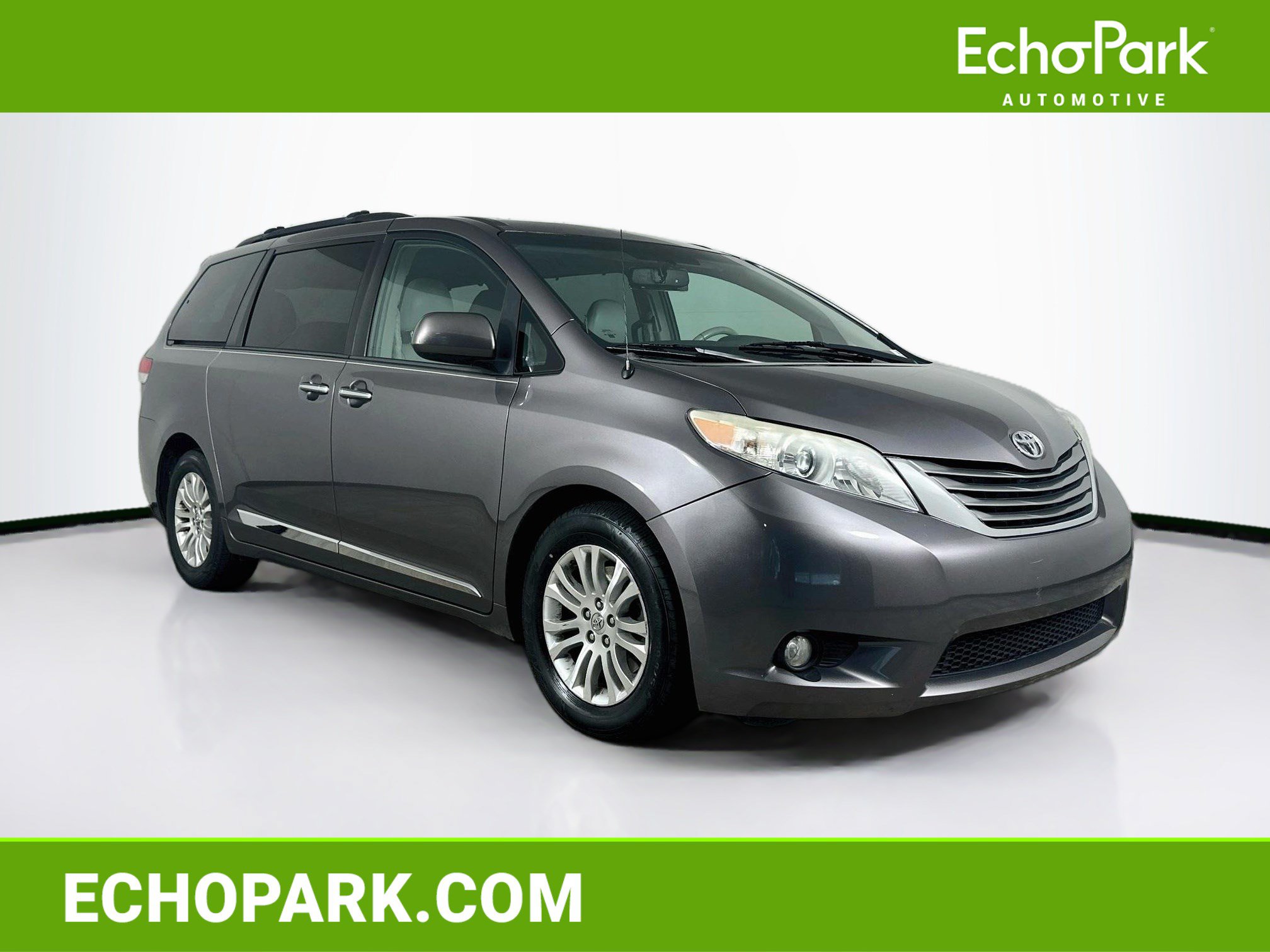Used 2013 Toyota Sienna XLE FWD image 1