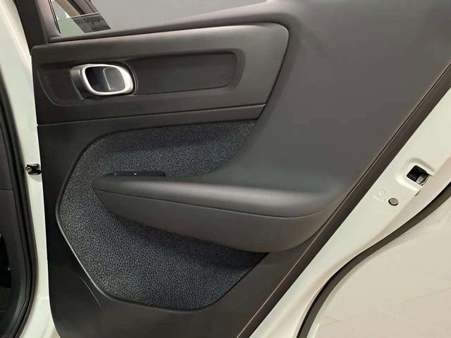 Used 2025 Volvo XC40 B5 Plus image 86