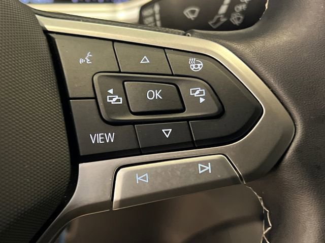 Certified 2025 Volkswagen Taos SE image 21