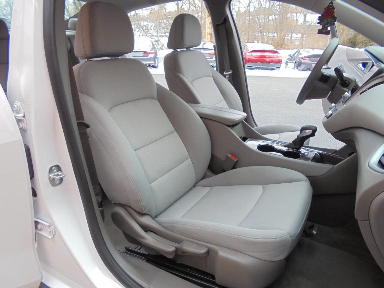 Used 2024 Chevrolet Malibu LT image 9