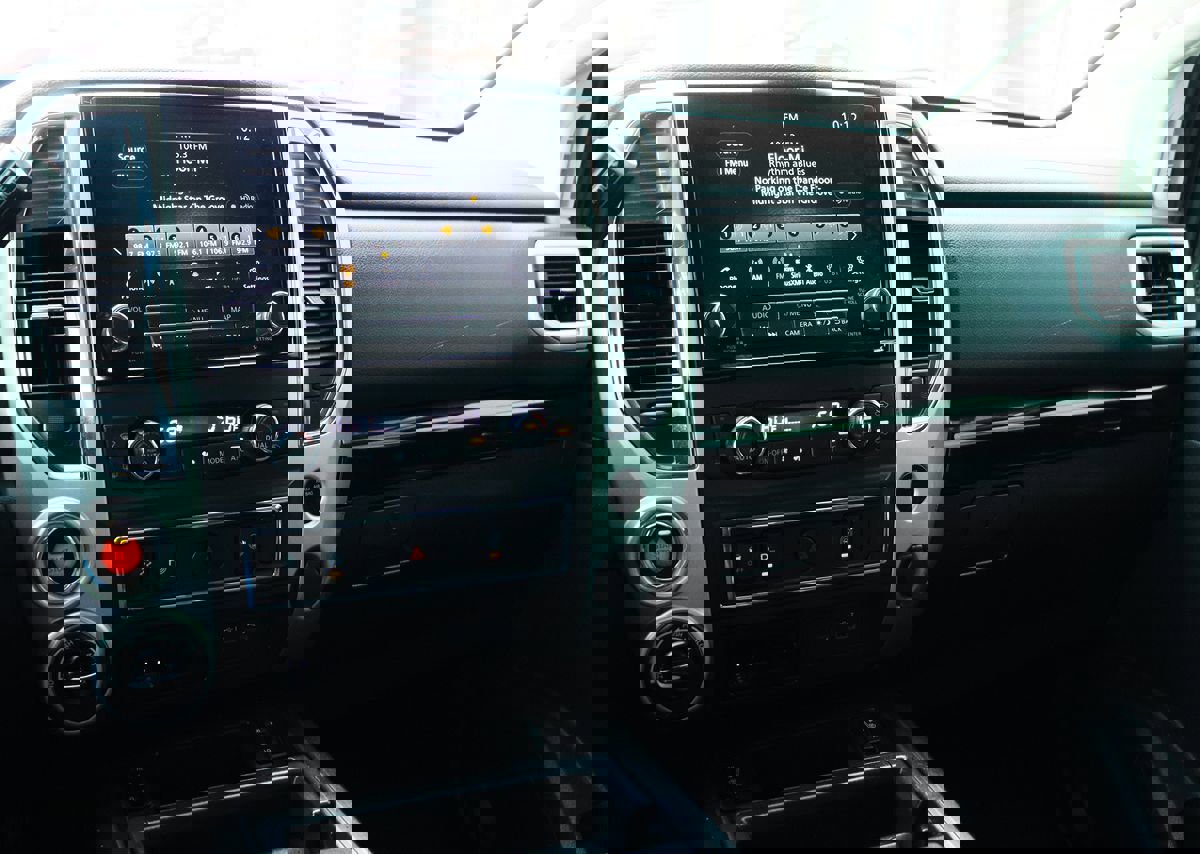 Used 2020 Nissan Titan SV w/ SV Convenience Package image 43