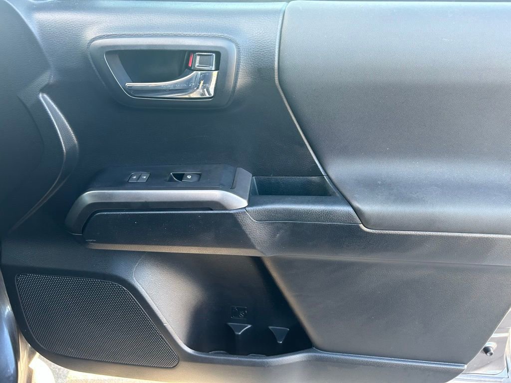 Used 2018 Toyota Tacoma TRD Off-Road image 30