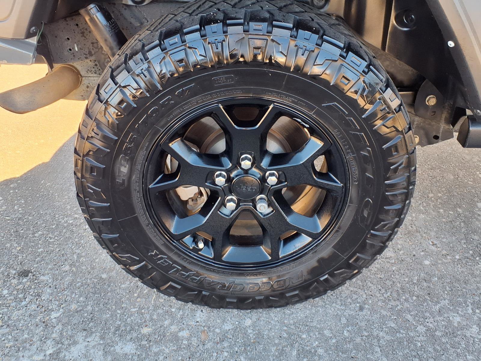 Used 2022 Jeep Wrangler Sport image 25