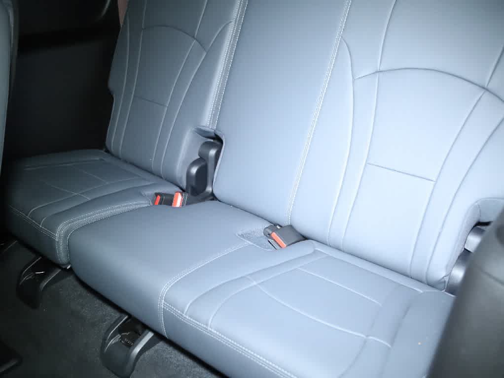 Used 2024 Buick Enclave Essence FWD image 13