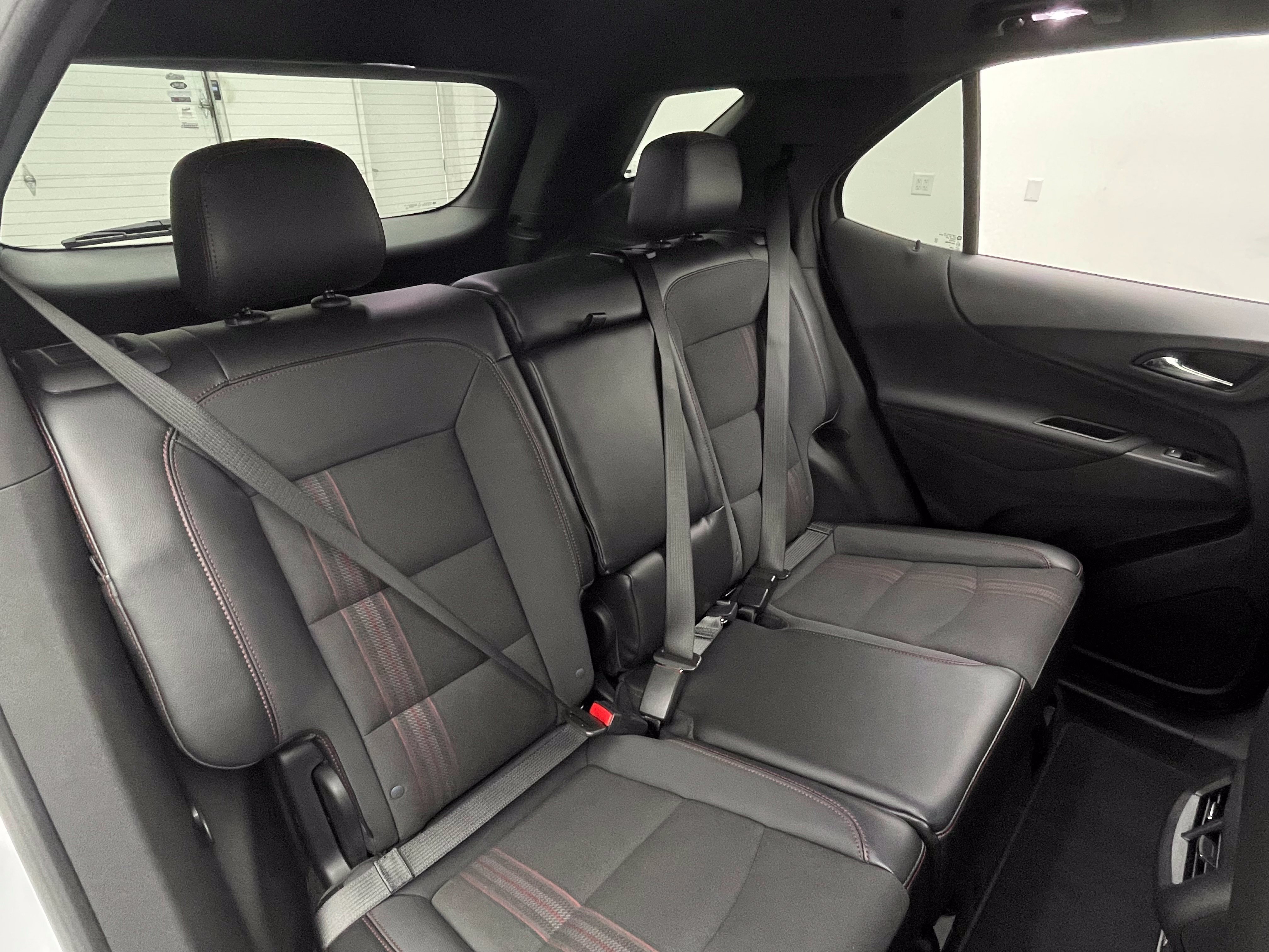 Used 2023 Chevrolet Equinox RS FWD image 38