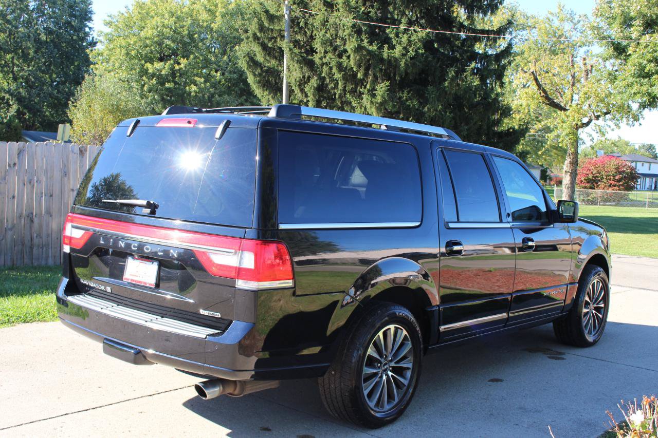 Used 2016 Lincoln Navigator L Select AWD/4WD image 9