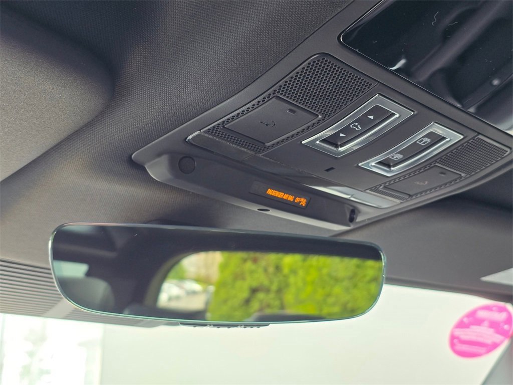 New 2025 Land Rover Defender 90 X-Dynamic SE image 16