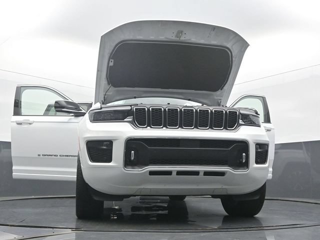 Used 2023 Jeep Grand Cherokee Overland AWD/4WD image 58