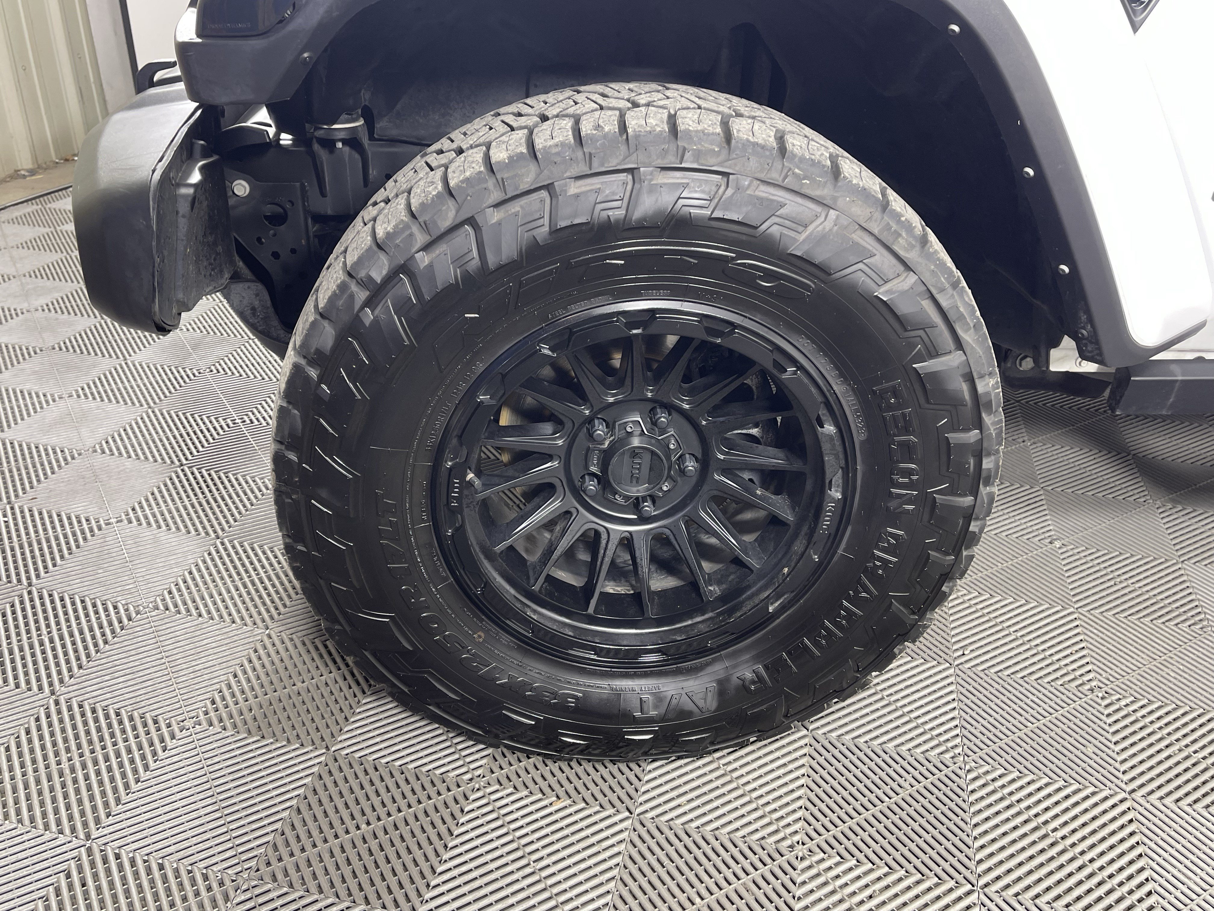 Used 2022 Jeep Gladiator Sport AWD/4WD image 9