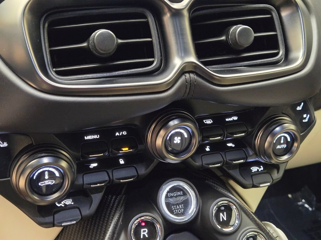 Used 2023 Aston Martin V8 Vantage Coupe RWD image 34